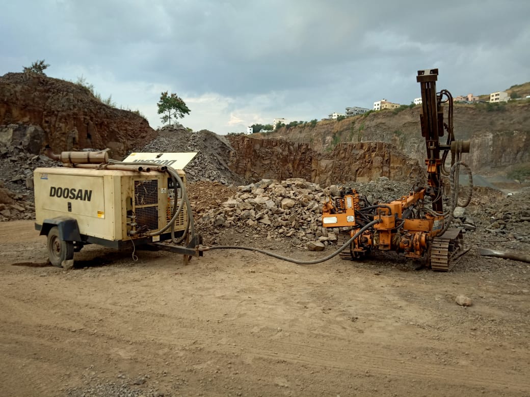 Used CRAWLER DRILL WITH COMPRESSOR for sale in India